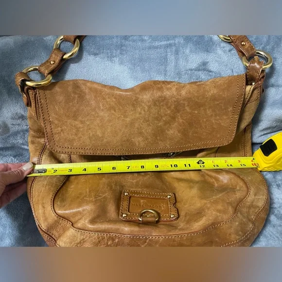 Marc Jacobs Tan Leather Hobo Bag with Gold Accents - Picture 16 of 16